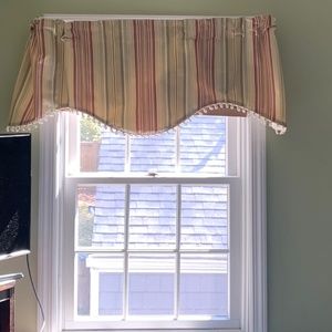 Window Valances 1 set (2 valances) EUC